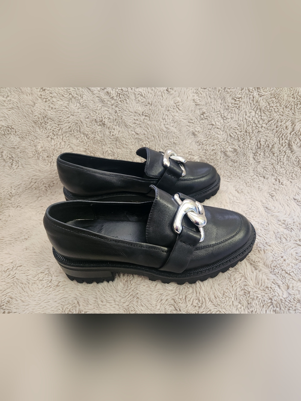 AEROSOLES Black Leather Loafers with Silver Chain Accent
